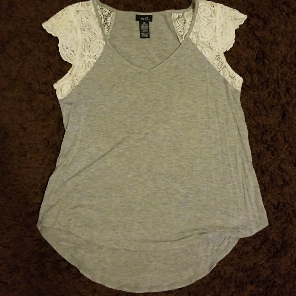Rue 21 Gray w ivory lace sleeve t-shirt high low